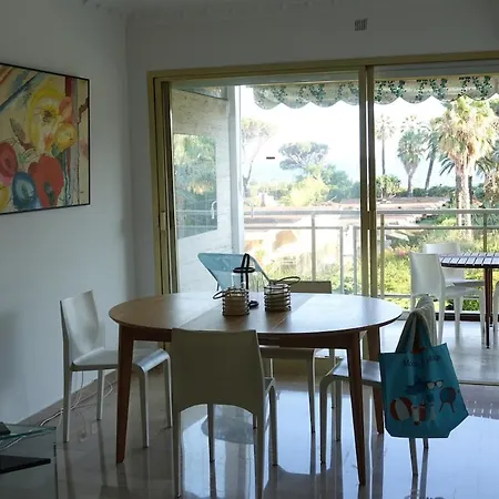 Apartamento Air-conditioned Waterfront With Pool *