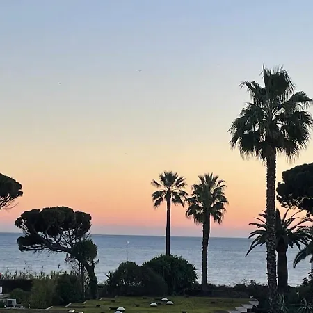 Air-conditioned Waterfront With Pool Apartamento