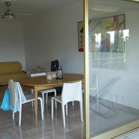 Apartamento Air-conditioned Waterfront With Pool *