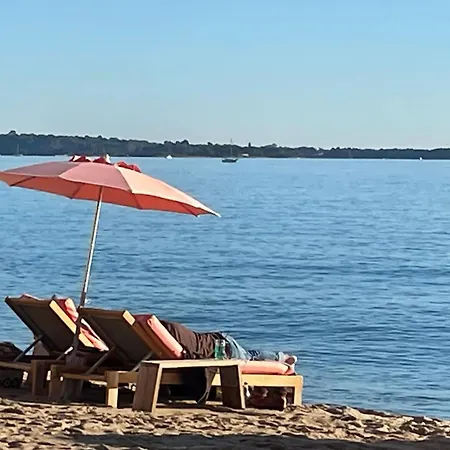 Air-conditioned Waterfront With Pool *